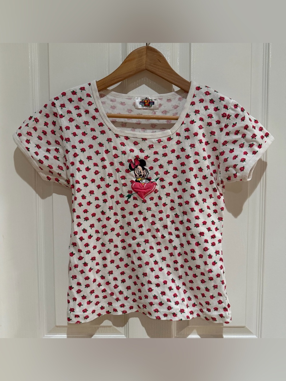 Amazing vintage 90s Disney Minnie Mouse pointelle printed floral t shirt